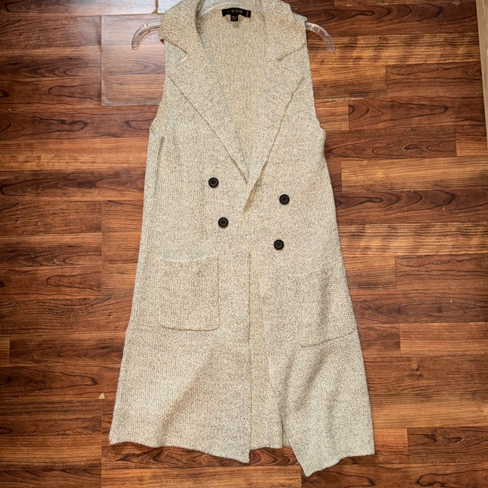 Women’s Medium Sleeveless Open Front Cardigan, Cream